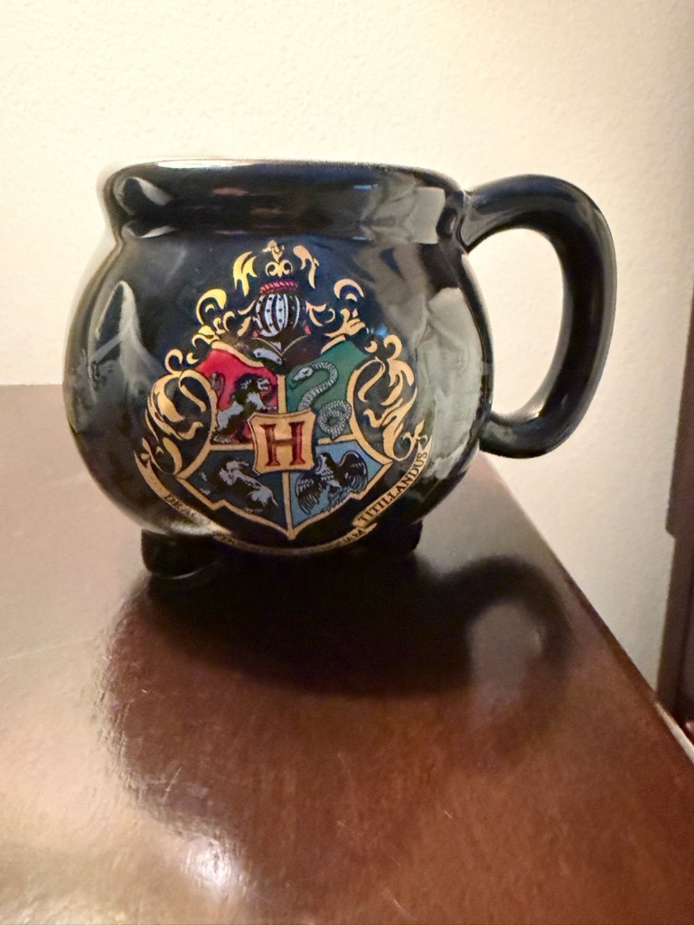 Harry Potter Hogwarts Crest Black Cauldron Mug